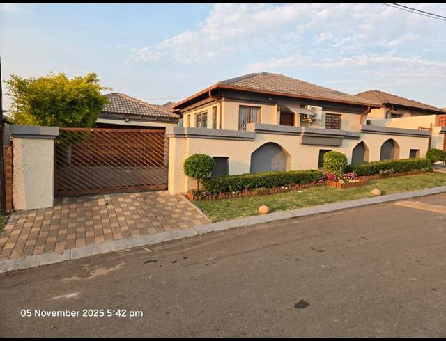 3 BEDROOM HOUSE FOR SALE IN CLAYVILLE
